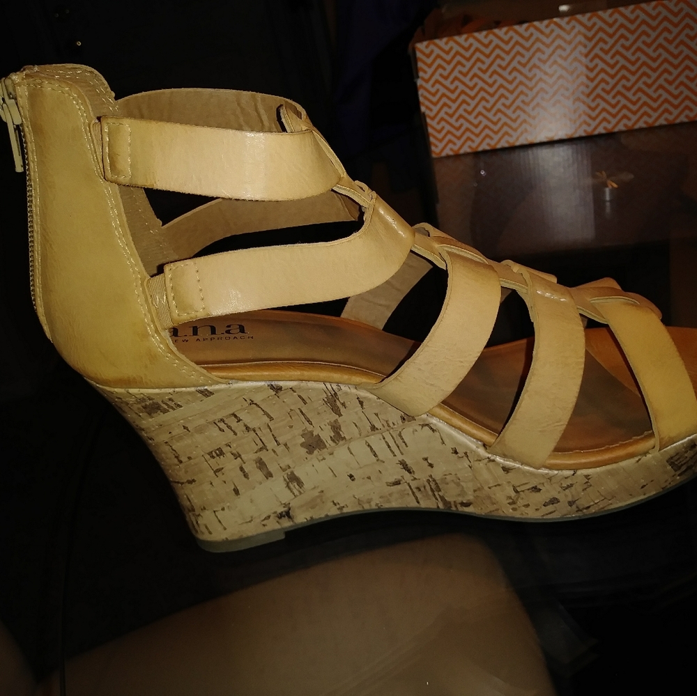 Wedge shoes